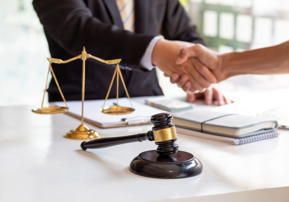 penney-assoc-what-personal-injury-lawyers-do Personal injury lawer shaking hands with a client